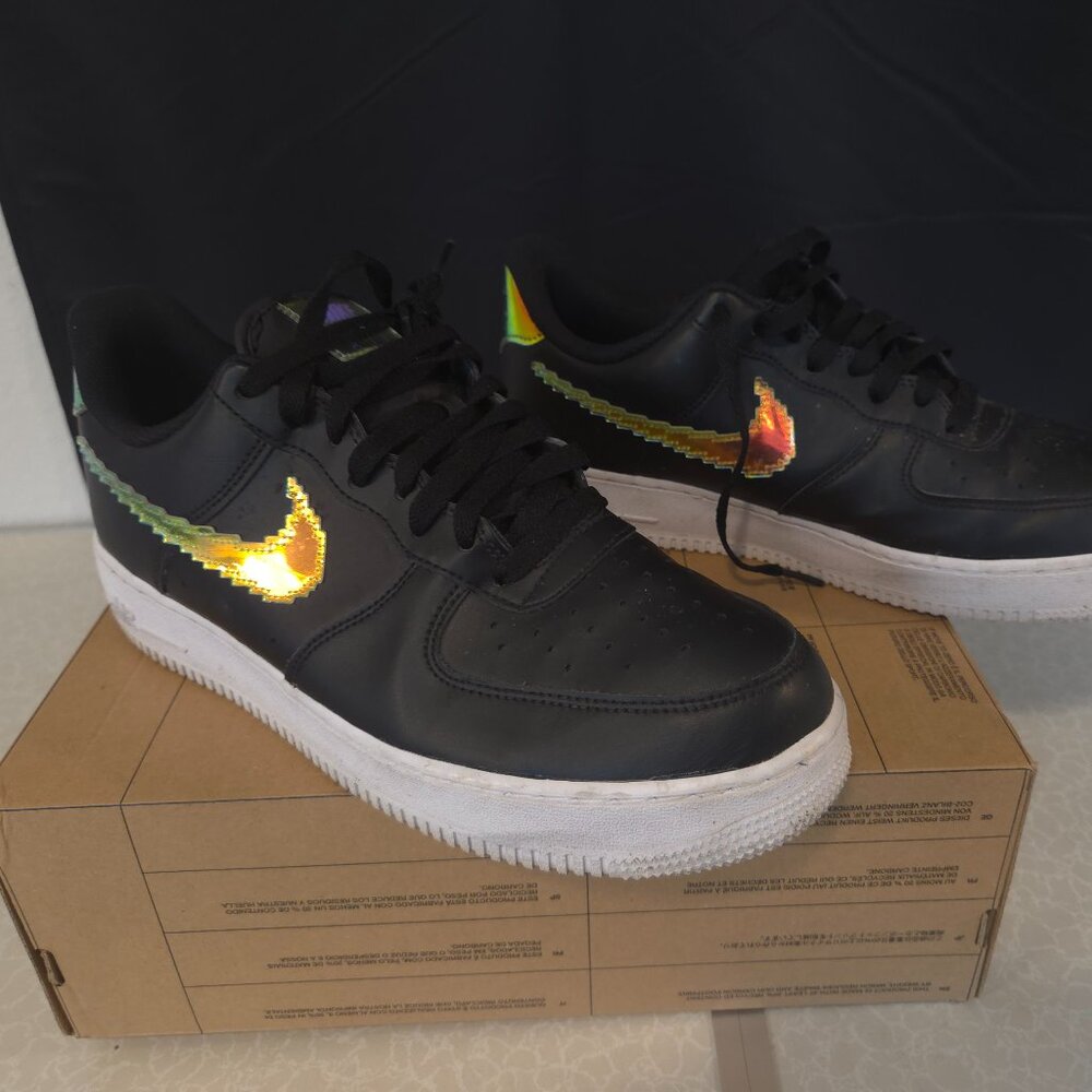 NIKE AIR FORCE 1 LOW BLACK IRIDESCENT PIXEL size 10.5